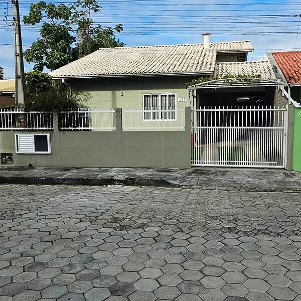 Casa 3 quartos em Bombas - casa-3-quartos-bombas-fachada